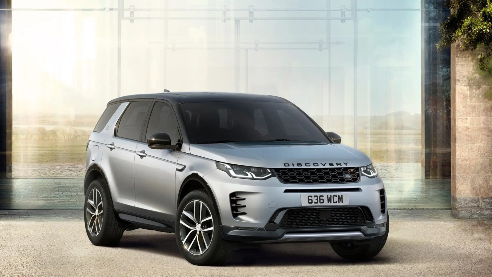 Land Rover Discovery Sport - Solitaire Automotive Group